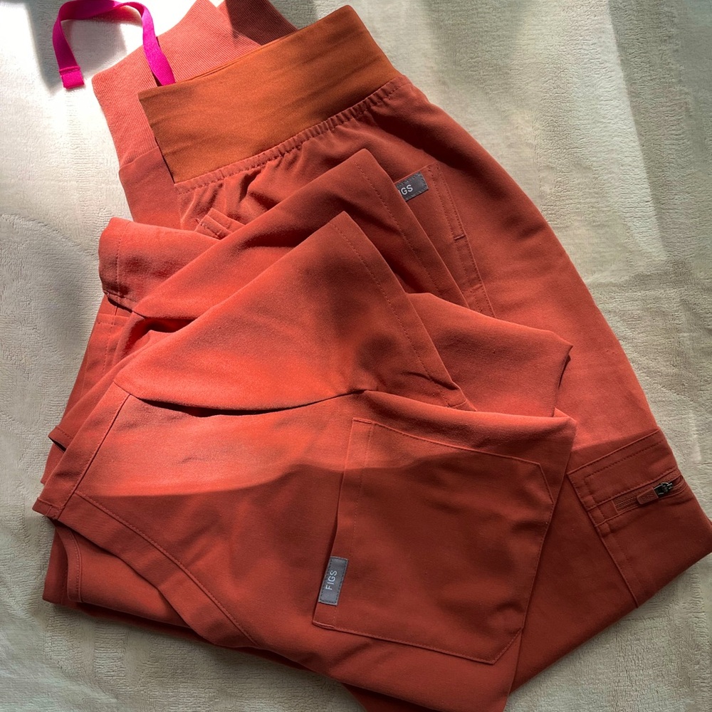 Orange FIGS set XS top and XSP pants